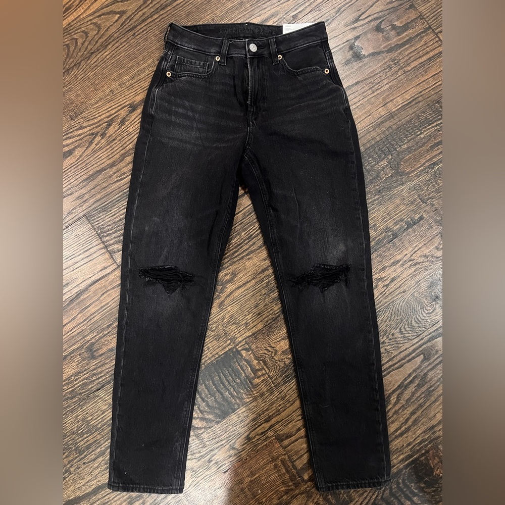 NWT - American Eagle Mom Jean - Size 0 Short